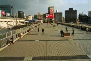 東京都／写真を楽しむ仲間「せせらぎ」写真展「駅前原っぱ〜山手線各駅停車〜」