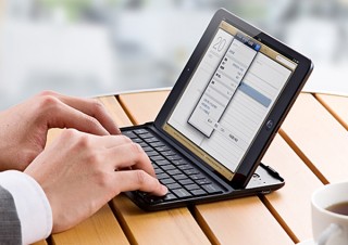 サンワ、iPad miniカバーと一体型のBTキーボード「400-SKB041」を発売