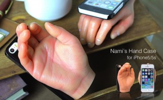 Hamee、女性と手をつなげる夢のiPhone 5sケース「どっきりいたずらカバー」発売