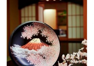 漆芸 / 写真 / 和紙絵の展示を含む「富士と桜がつなぐ和のこころ」フェアが西新宿の京王プラザホテルで開催