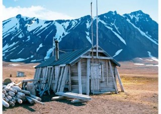 写真家の石川直樹氏の個展「Svalbard」がリニューアルオープンしたNADiff a/p/a/r/tで開催中