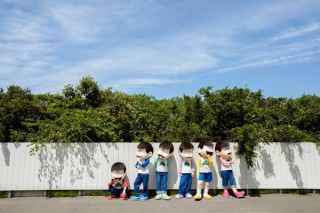 おそ松さんの新しい撮り下ろし写真が展示されている「6つ子写真展＆アフターバースデー」
