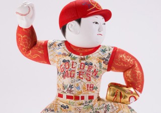 現代のスポーツ選手を江戸期の技法で表現した中村弘峰氏の創作人形展「MVP」