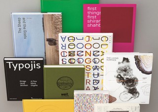 “世界で最も美しい本コンクール”の入選図書などを紹介する「世界のブックデザイン2017-18」展