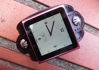 新型iPod nano/shuffleを時計のように身に付けられる革バンド「iPod Watch」
