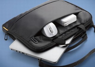 エレコム、パソコン持ち運びに便利な「ショルダーベルト付きパソコンインナーバッグ」発売