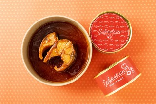若廣、ソースとセットで簡単に調理できるサバ缶「サバスチャン-sabastian-」を発売